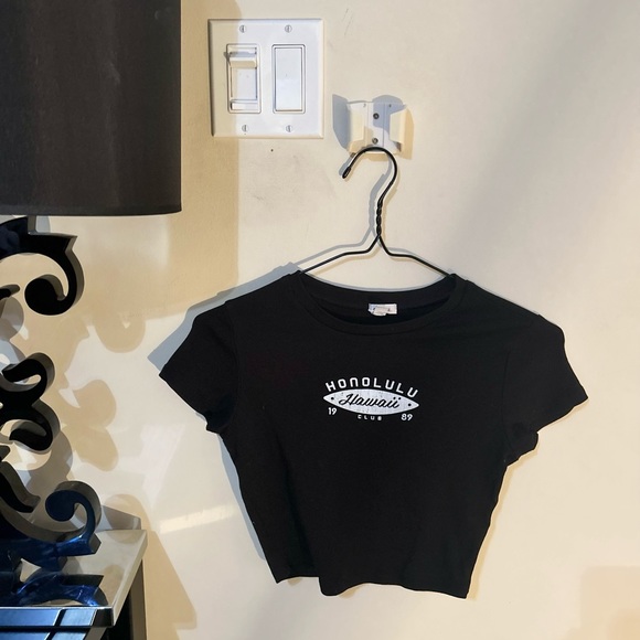 5/$25 garage stormy cropped tee - Picture 2 of 3